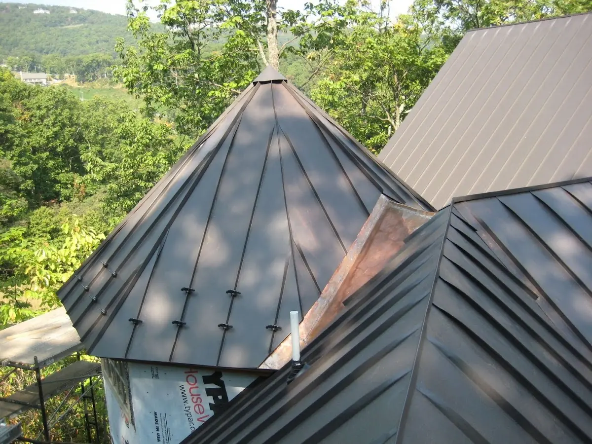 Professional Roof Tarp Installation by Craftsman Roofing in East Scott
